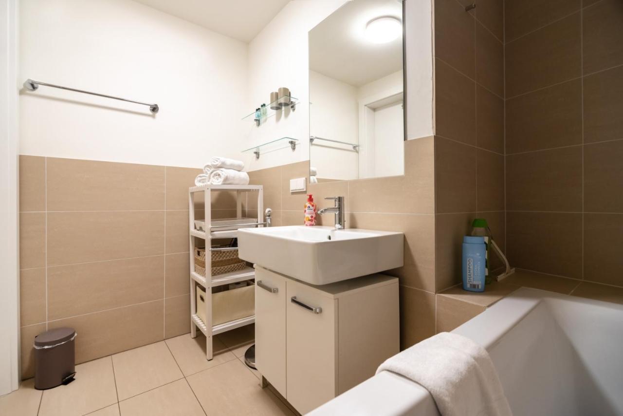 Quiet And Cozy Next To Mariahilfer Strasse And Naschmarkt With Ac, Minimum 30 Nights Apartament *