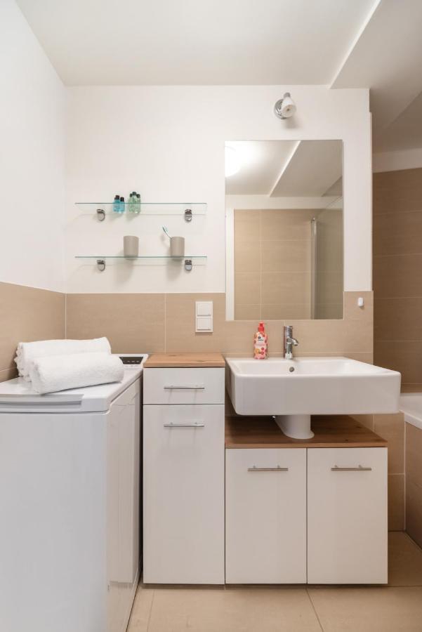 Quiet And Cozy Next To Mariahilfer Strasse And Naschmarkt With Ac, Minimum 30 Nights Apartament