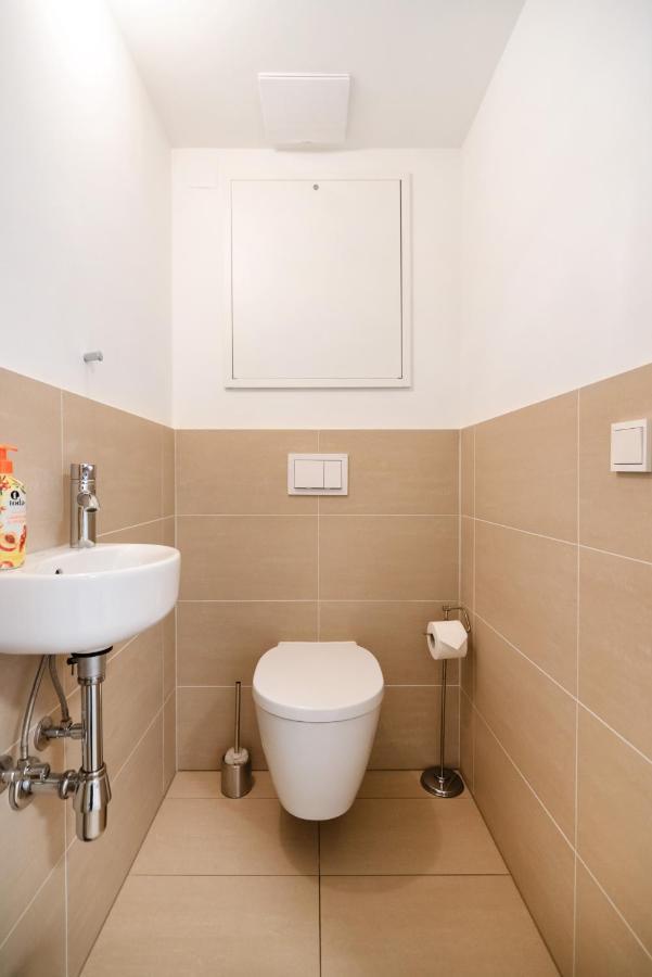 Quiet And Cozy Next To Mariahilfer Strasse And Naschmarkt With Ac, Minimum 30 Nights Apartament