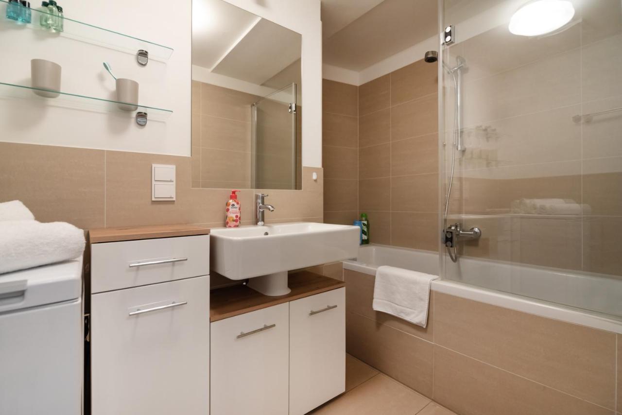 Quiet And Cozy Next To Mariahilfer Strasse And Naschmarkt With Ac, Minimum 30 Nights * Wiedeń